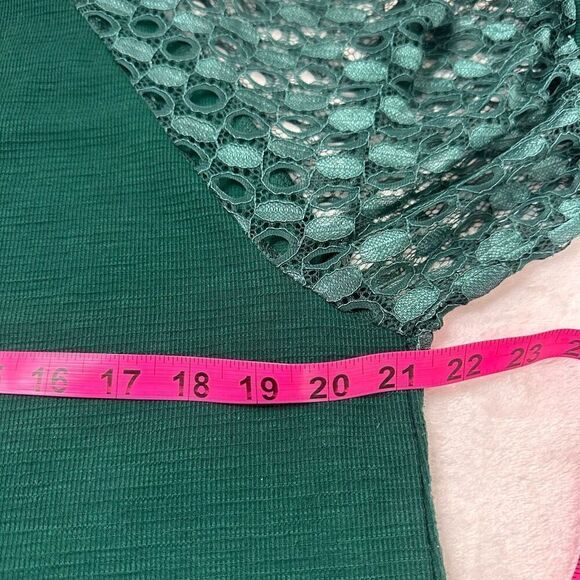 Boutique Women's XL Open Knit Lace Sleeve V-Neck Tee Forest Green Elevated Basic - Picture 7 of 8